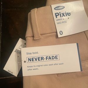 Old Navy NWT Pixie Mid-Rise Ankle Pants